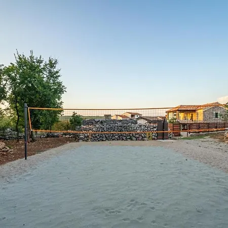 Campiello Heated Pool 비르브닉