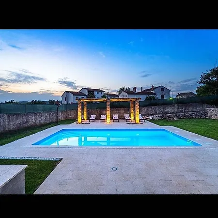 Campiello Heated Pool Vrbnik (Primorje-Gorski Kotar)